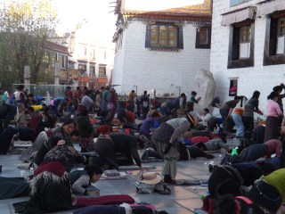 2014-11-23 a Lhasa - Jokhang Temple Kora (37)