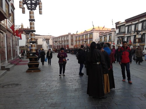 2014-11-24 a Lhasa - End of Pilgrim Queue for Jokhang Temple