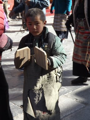 2014-11-26 c Lhasa - Jokhang Temple Kora (5)